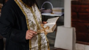 Σε αργία τέθηκε ο Ιερέας του Παλαιοχωρίου που ζήτησε την παραίτηση της Χρύσας Ντιντή, για τον δρόμο προς το χωριό του