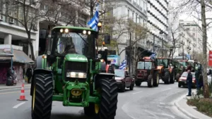 Καλοκαιριάτικα τα τρακτέρ ξανά στους δρόμους! – Αποκλείστηκε συμβολικά ο δρόμος προς Κοζάνη