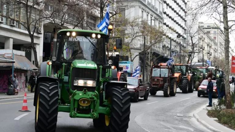 Αγρότες: Ετοιμάζουν μπλόκα σε όλη την Ελλάδα τον Ιούνιο