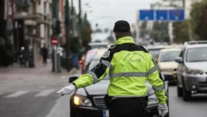 Αυξημένα μέτρα της Τροχαίας και απαγόρευση κυκλοφορίας φορτηγών άνω των 3,5 τόνων ενόψει του Αγίου Πνεύματος
